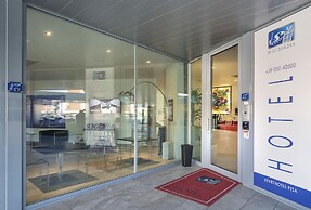 Blue Shades Aparthotel