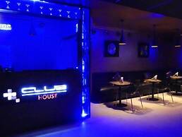 Meenakshi's Sunshine Hotel