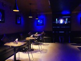 Meenakshi's Sunshine Hotel