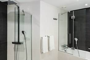 AC Porte Maillot Hotel