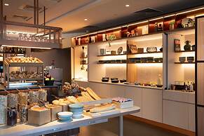 AC Porte Maillot Hotel