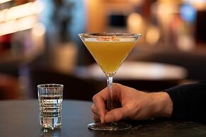 AC Porte Maillot Hotel