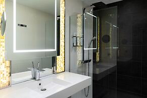 AC Porte Maillot Hotel