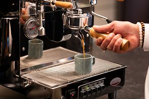 AC Porte Maillot Hotel