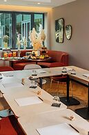 AC Porte Maillot Hotel