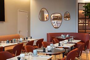 AC Porte Maillot Hotel