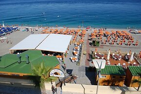 Maniel Beach Hotel