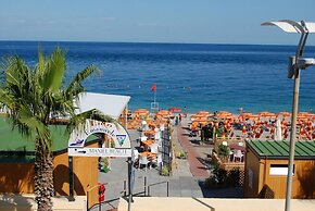 Maniel Beach Hotel