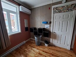 Auberge Jeunesse LouLou's Backpacker Hostel