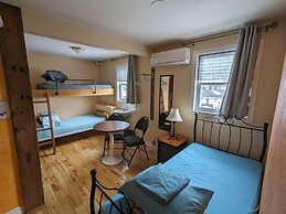 Auberge Jeunesse LouLou's Backpacker Hostel
