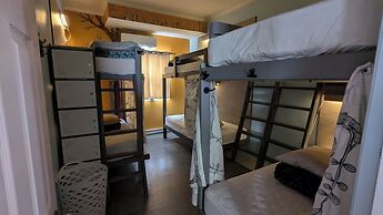 Auberge Jeunesse LouLou's Backpacker Hostel