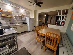 Auberge Jeunesse LouLou's Backpacker Hostel