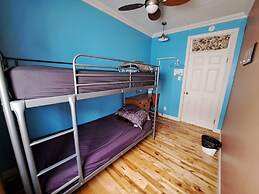 Auberge Jeunesse LouLou's Backpacker Hostel