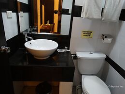 Silver Oaks Suite Hotel