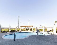 Quality Inn & Suites Victoria East