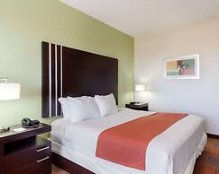 Quality Inn & Suites Victoria East