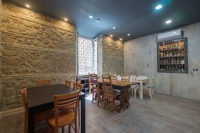 Alessandro Palace & Bar - Hostel