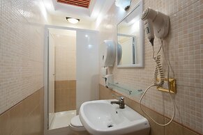 Alessandro Palace & Bar - Hostel