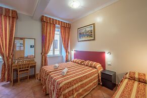 Alessandro Palace & Bar - Hostel