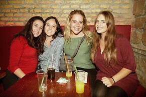 Alessandro Palace & Bar - Hostel