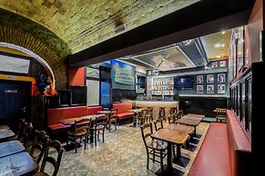 Alessandro Palace & Bar - Hostel