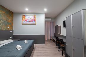 Alessandro Palace & Bar - Hostel