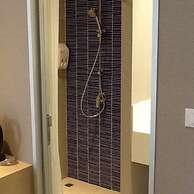 Bizotel Premier Hotel & Residence