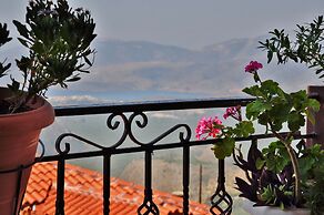 Iniohos Hotel Restaurant