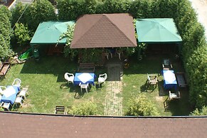 Hotel Daisy Budget