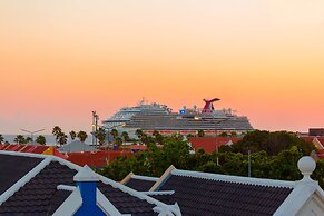 Curacao Suites Hotel