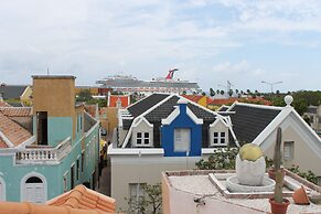 Curacao Suites Hotel