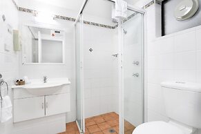 Peninsula Nelson Bay Motel and Serviced Apartments