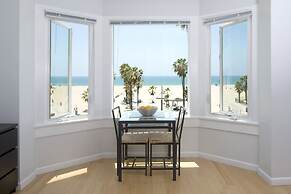 Air Venice on the Beach