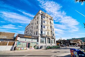 Air Venice on the Beach