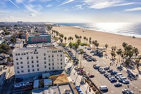 Air Venice on the Beach