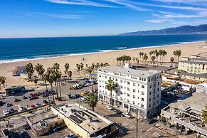 Air Venice on the Beach