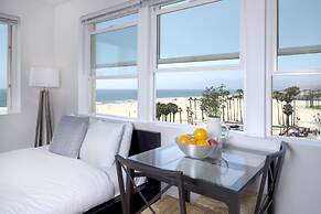 Air Venice on the Beach