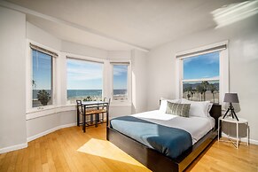 Air Venice on the Beach