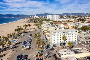 Air Venice on the Beach