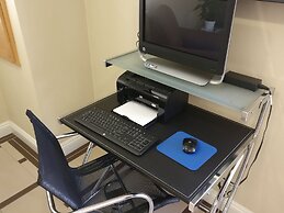 Burbank Inn and Suites