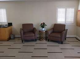 Burbank Inn and Suites