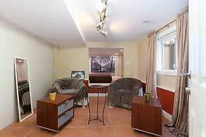 Commercial Drive Accommodations