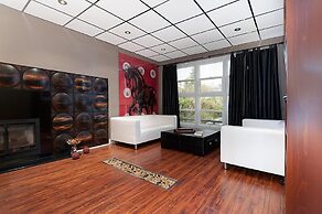 Commercial Drive Accommodations