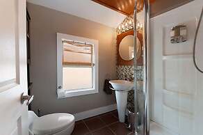 Commercial Drive Accommodations