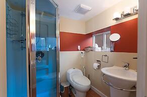 Commercial Drive Accommodations