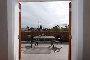 Commercial Drive Accommodations