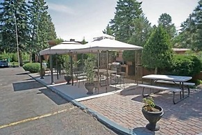 Rainbow Lodge and Inn