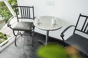 El Faro Containers Beach Hotel