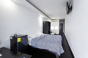 El Faro Containers Beach Hotel