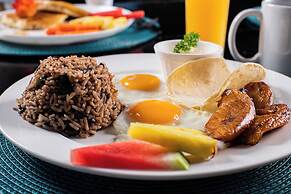 El Faro Containers Beach Hotel